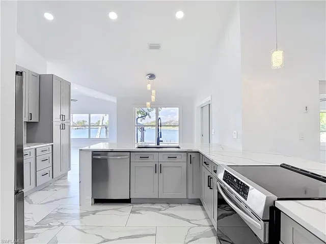 2503  Aviation  PKWY, Cape Coral, FL 33904