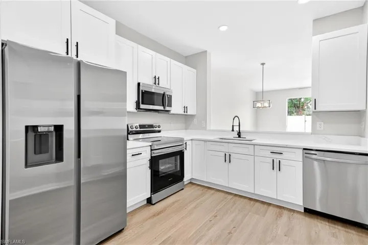 3610 Pine Oak Cir 106, Fort Myers, Florida 33916