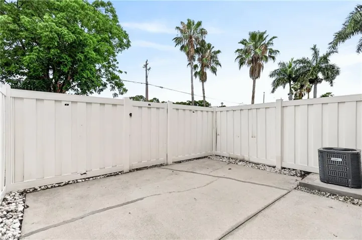 3610 Pine Oak Cir 106, Fort Myers, Florida 33916