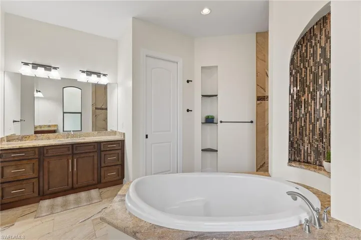 Primary En-Suite Bathroom