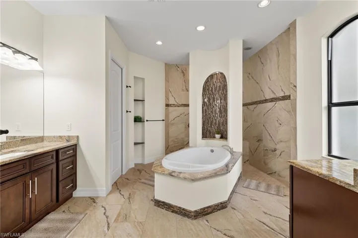 Primary En-Suite Bathroom