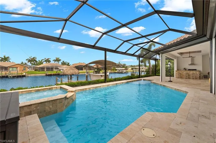 Screened Saltwater Pool & Spa.