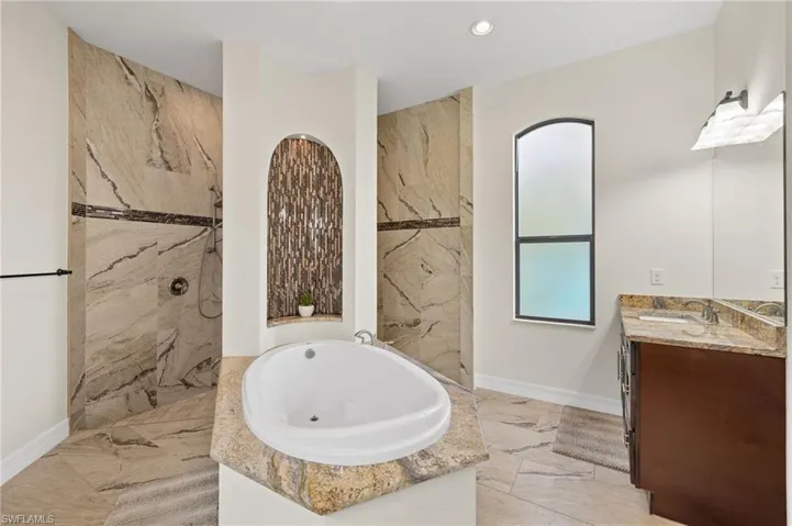 Primary En-Suite Bathroom