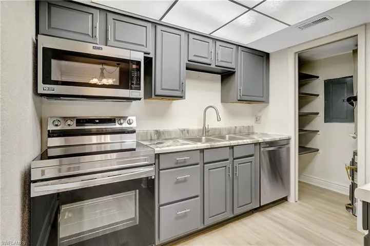 4906 Victoria Dr # 209, Cape Coral, Florida 33904