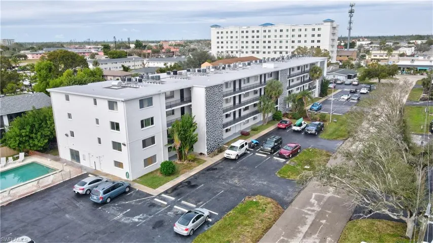 4906 Victoria Dr # 209, Cape Coral, Florida 33904