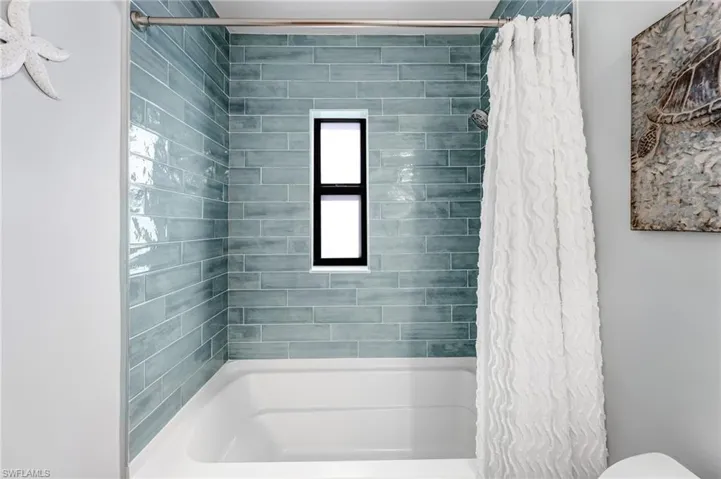 Guest Full bath with shower / bathtub combination with curtain and toilet!  Beautiful tile!