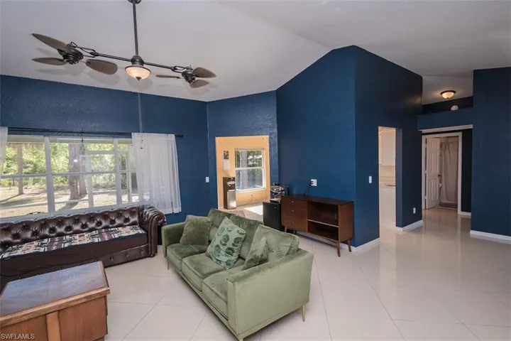 270  2nd SE ST, Naples, FL 34117