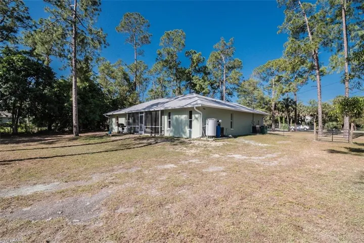 270  2nd SE ST, Naples, FL 34117