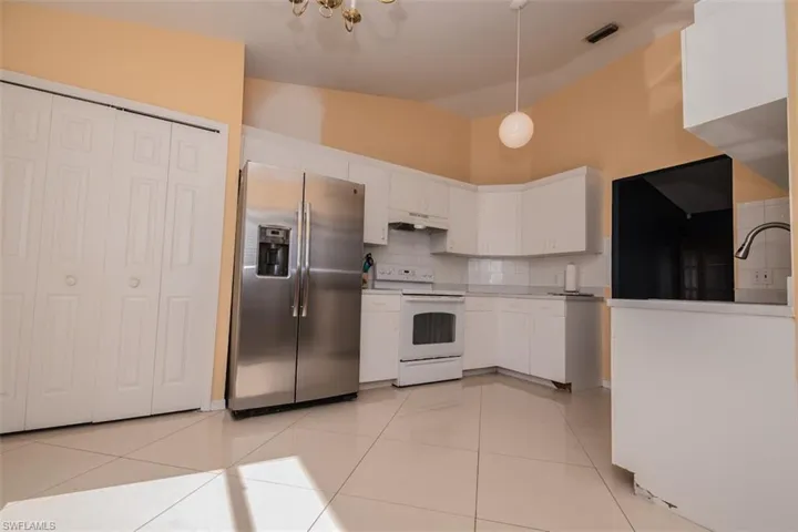 270  2nd SE ST, Naples, FL 34117