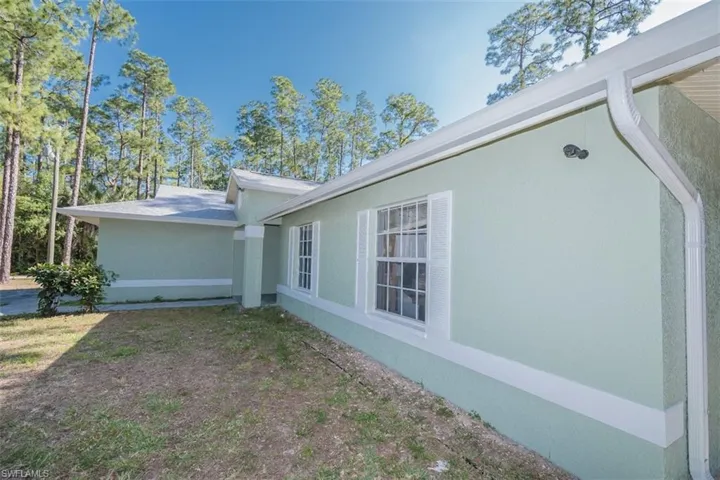 270  2nd SE ST, Naples, FL 34117