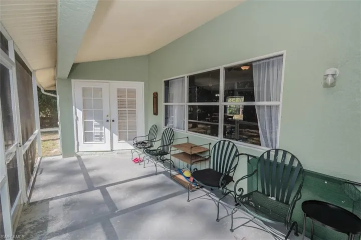 270  2nd SE ST, Naples, FL 34117
