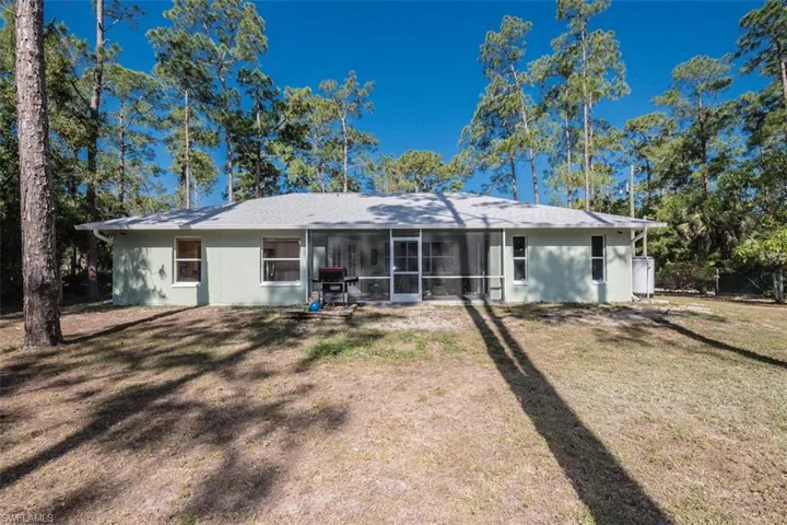 270  2nd SE ST, Naples, FL 34117