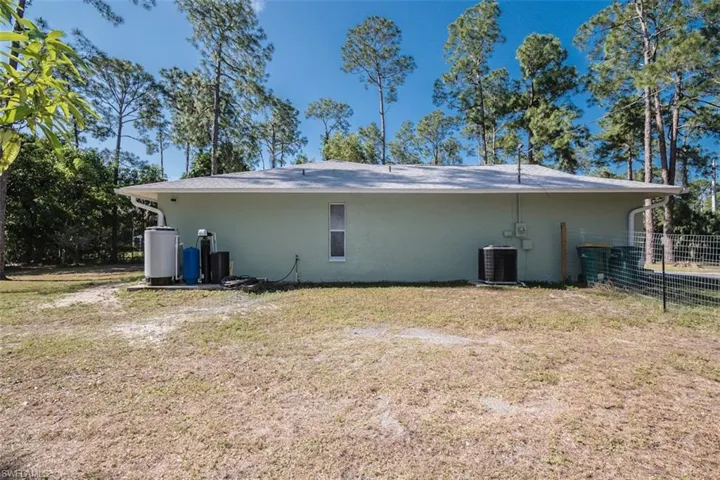 270  2nd SE ST, Naples, FL 34117