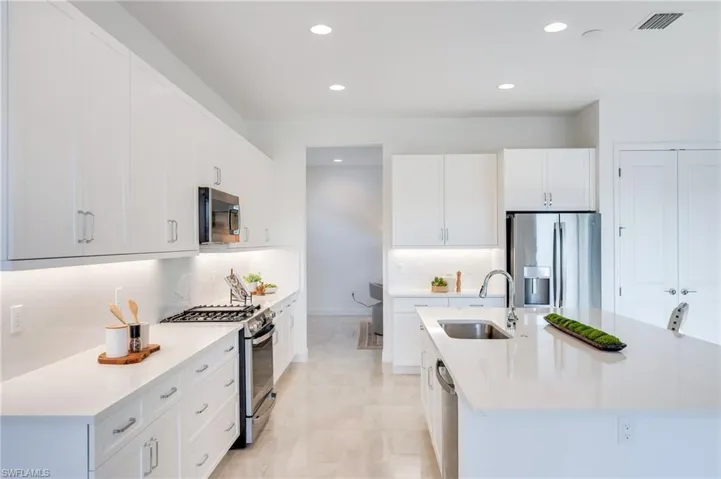 Under cabinet lighting & gas range