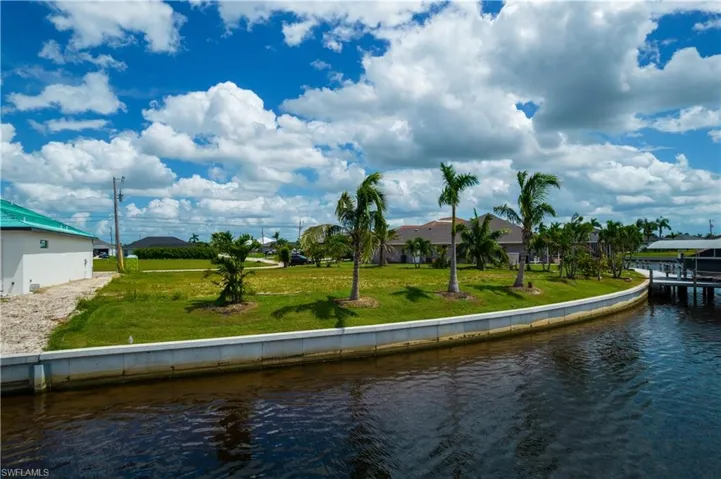 OVERSIZE SOUTHERN rear Exposure Gulf Access lot with NEW (12/2021) 121' SEAWALL - BIG WATER VIEWS