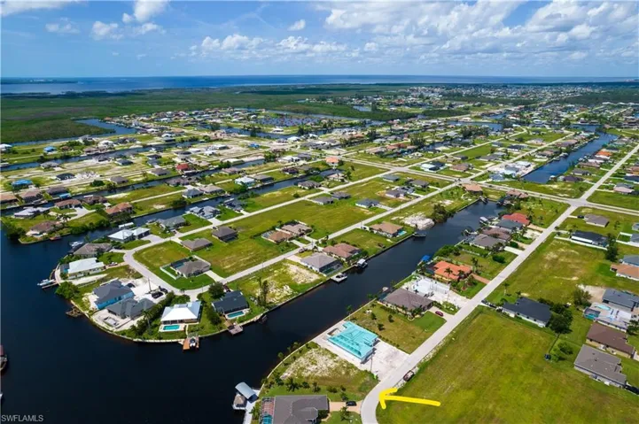 OVERSIZE SOUTHERN rear Exposure Gulf Access lot with NEW (12/2021) 121' SEAWALL - BIG WATER VIEWS