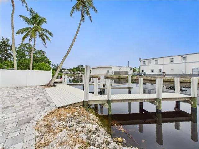 567 13th St N, Naples, Florida 34102