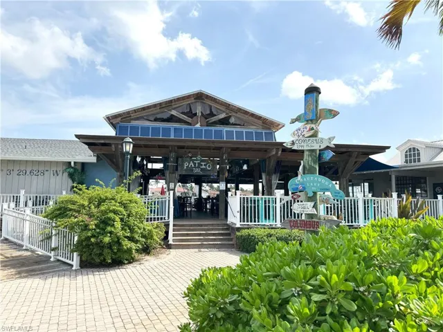 Cass Cay Resturant-Fine dining by the waterside inside or outside.