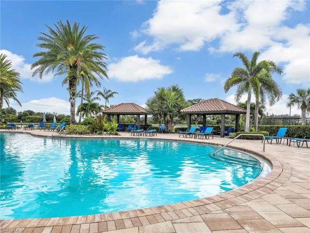 Pool & Cabanas