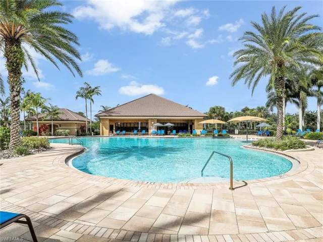 Pool & Cabanas