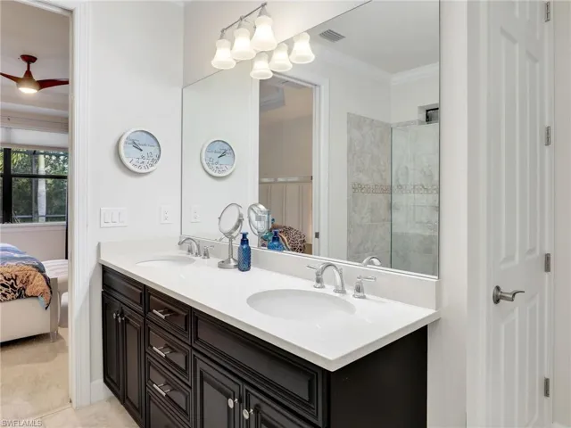 Large Owner's Bath