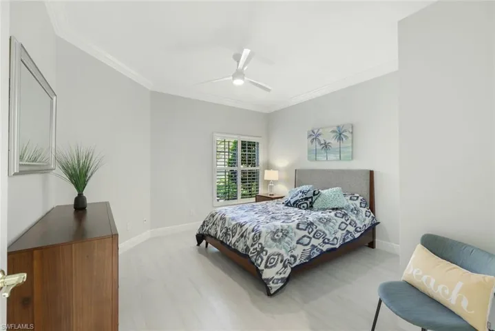 Guest bedroom.