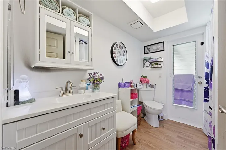 Full Bath that has a Pool/Lanai Entrance