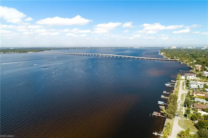 Walk around the corner to enjoy unobstructed riverfront views along W Riverside Rd. You'll find a very neighborly atmosphere.