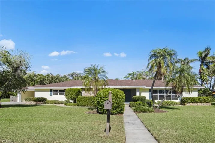 1966 Charmer with new roof, 4 Bedrooms - 4 Full Baths 2,884 SF under AC - Great layout