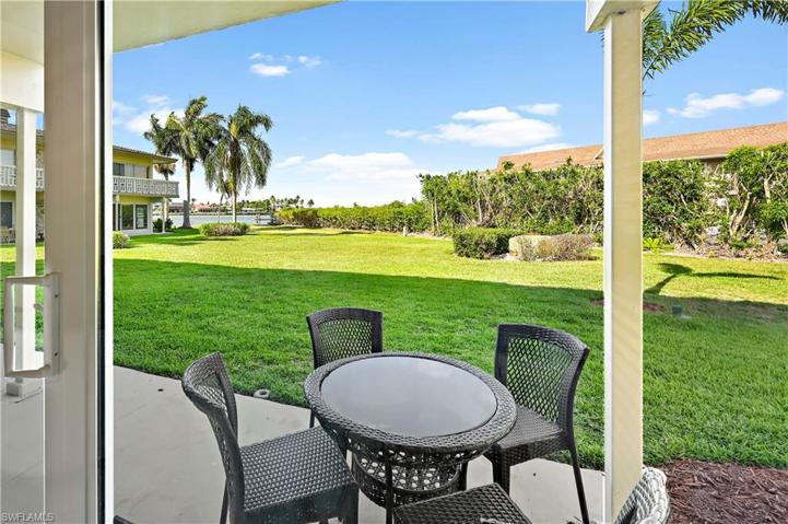 Beautiful Private Back Patio with River Views