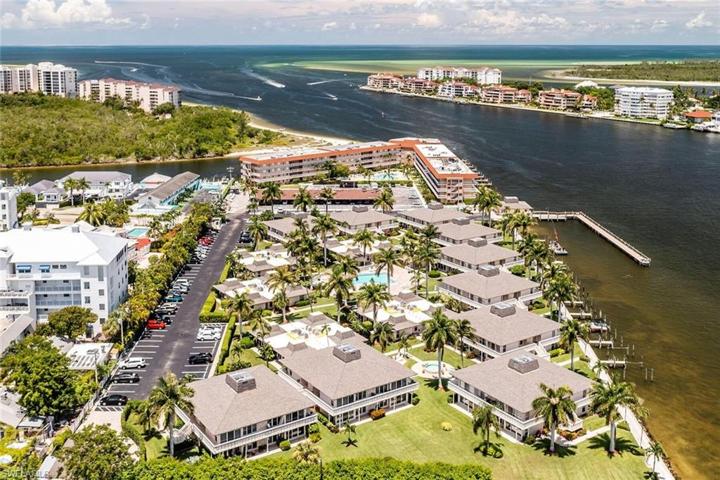 Aerial view of Ville De Marco showing how close it is to the Gulf of Mexico.  The E building is the middle building in the bottom of this picture...the one with the biggest back yard.