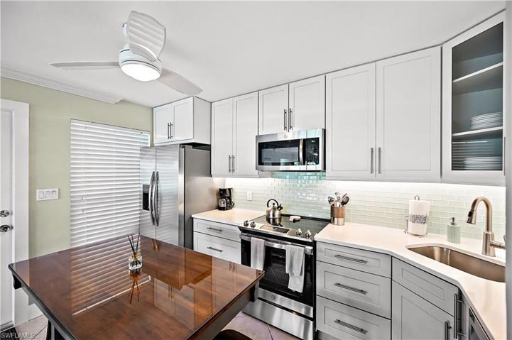 Fully stocked Kitchen ready for you to move right in.