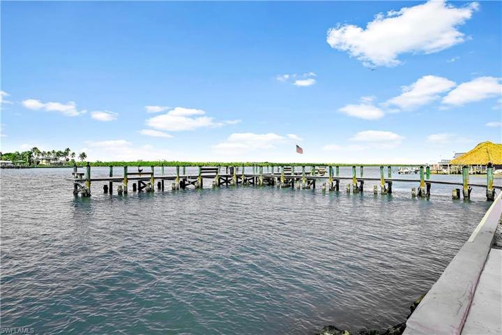 Community Fishing Pier.  BEST FISHING on Marco Island