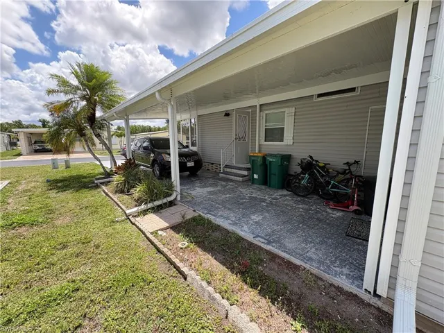 Carport room for 2 cars