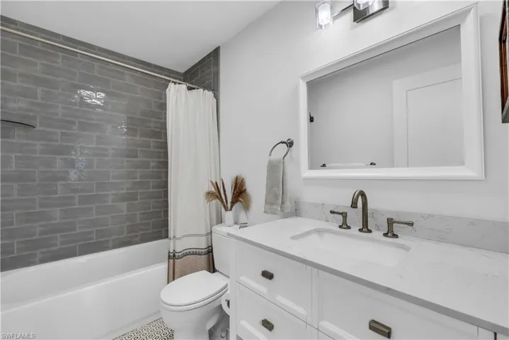 5541  Amoroso  DR, Fort Myers, FL 33919