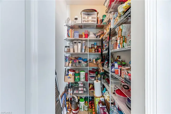 WALK IN PANTRY