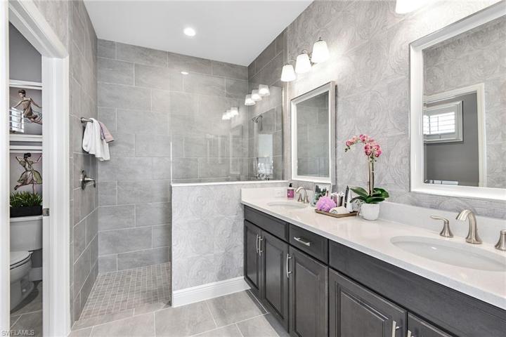 4572  Centaurus  CIR, Naples, FL 34120