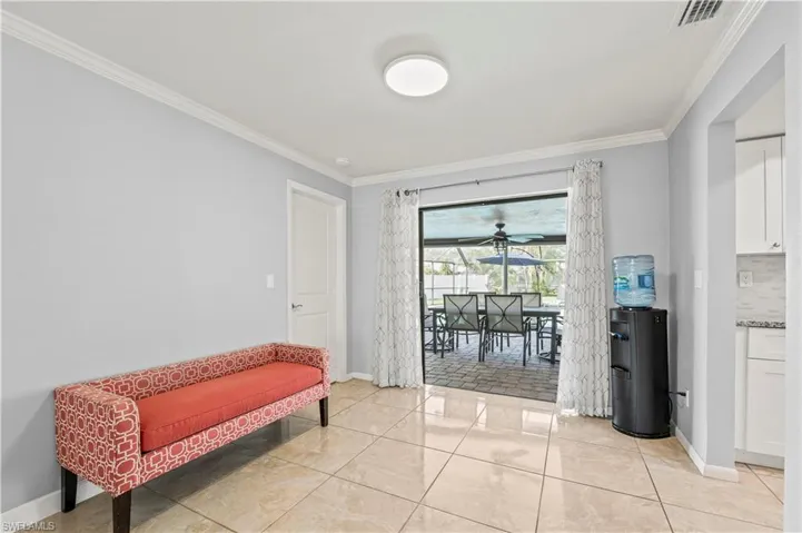 Sitting/Breakfast Room