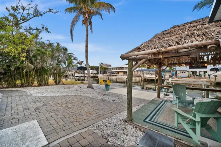 Tiki Hut