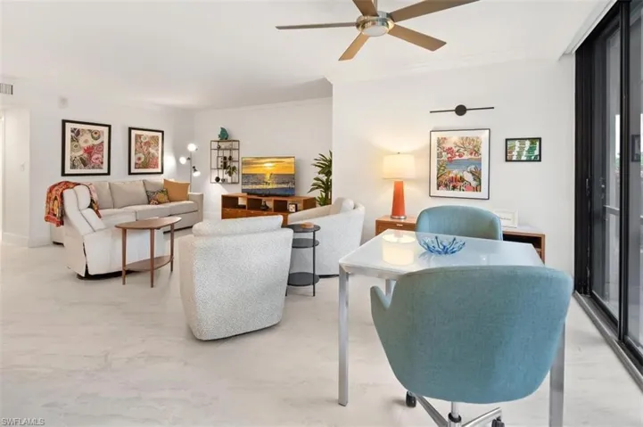 Living area with crown molding and ceiling fan