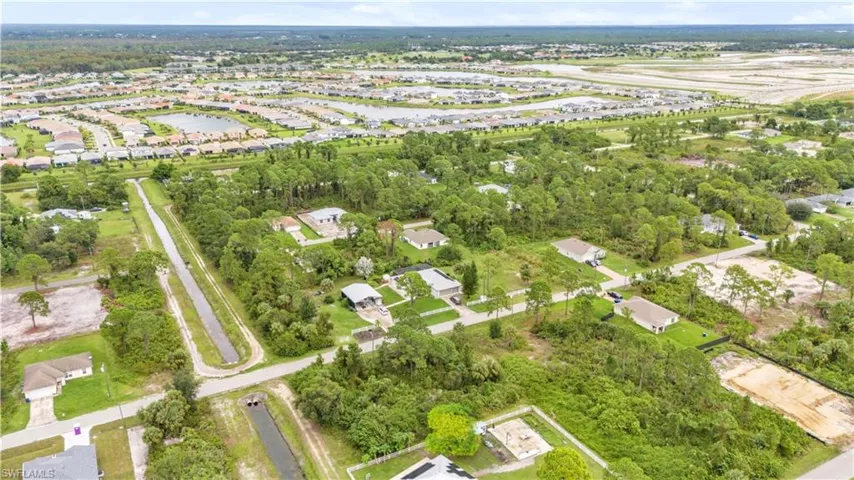 Neighborhood view of property