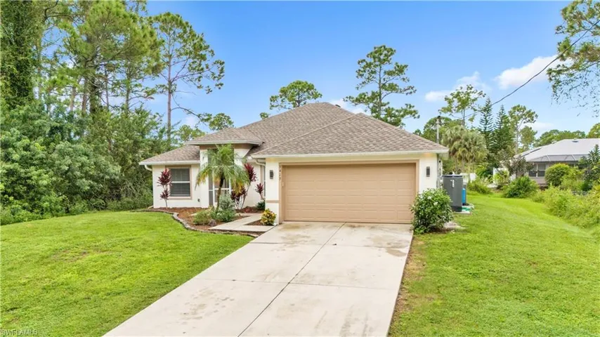 View of front facade with a front yard and a garage