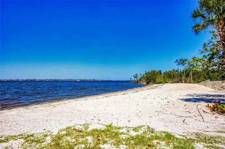 5482 Peppertree Dr, Fort Myers, Florida 33908