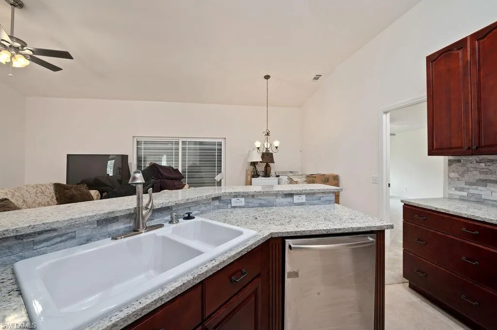 917 Oak AVE, Lehigh Acres, FL 33972,224091355