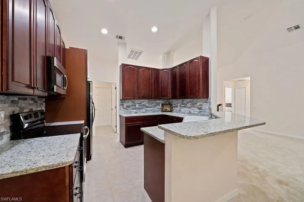 917 Oak AVE, Lehigh Acres, FL 33972,224091355