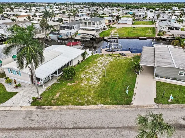 17781 Eglantine Ln, Fort Myers Beach, Florida 33931