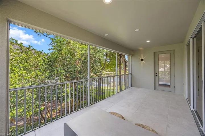Spacious lanai with lots of room for outdoor dining