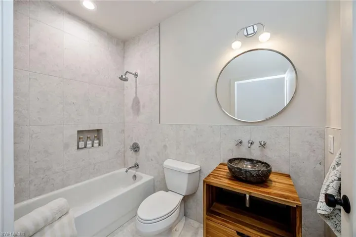 7128 Timberland Cir 201, Naples, Florida 34109
