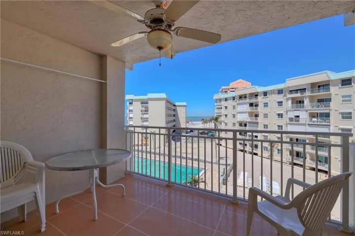 Balcony featuring a ceiling fan
