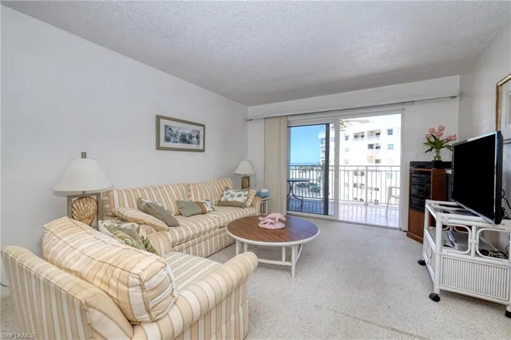 Living room featuring carpet floors and a textured ceiling
